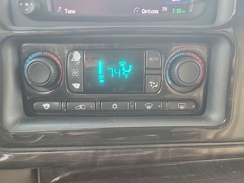 Used 2004 GMC Yukon Denali image 12