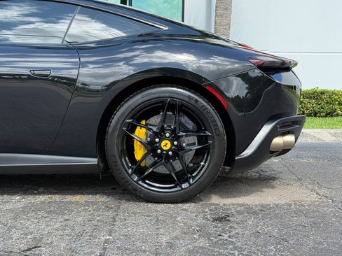 Used 2021 Ferrari Roma RWD image 14