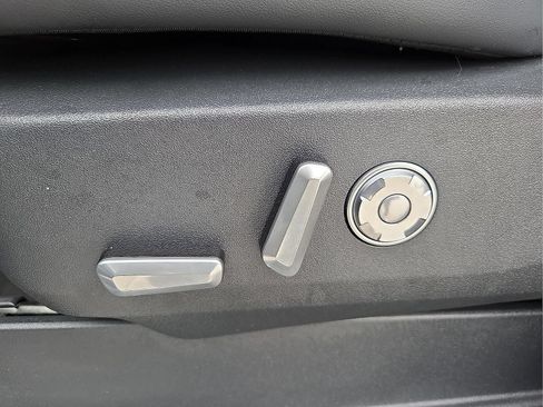 Certified 2025 Lincoln Navigator L Reserve AWD/4WD image 16