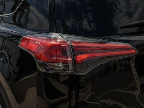 Used 2016 Toyota RAV4 LE FWD image 7