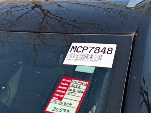 Used 2023 Cadillac XT4 Luxury w/ Cold Weather Package AWD/4WD image 40