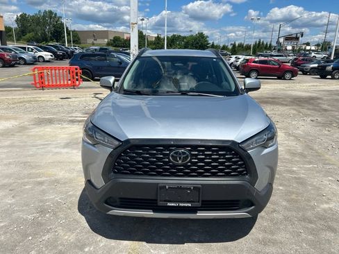 Used 2023 Toyota Corolla Cross LE FWD image 2