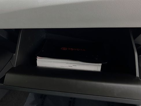 Used 2020 Toyota Corolla LE image 34