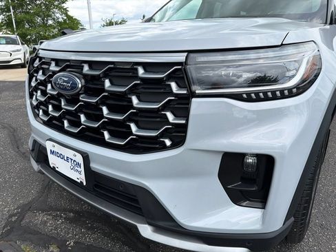 Certified 2025 Ford Explorer Platinum w/ Ultimate Package AWD/4WD image 9
