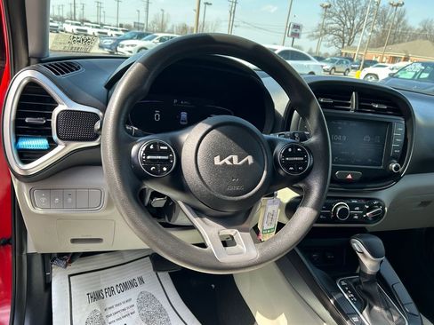 Used 2023 Kia Soul LX image 13