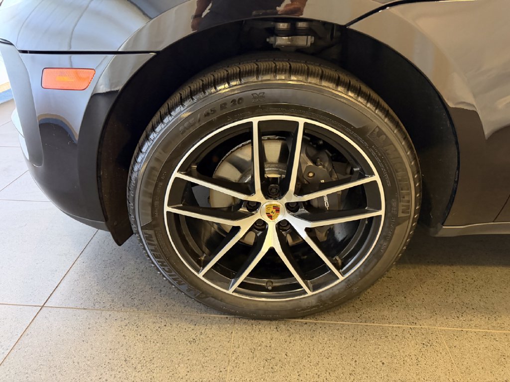 Certified 2023 Porsche Macan AWD/4WD image 10