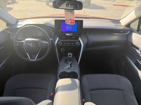 Used 2023 Toyota Venza LE AWD/4WD image 16