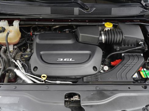 Used 2018 Chrysler Pacifica Touring-L Plus image 33