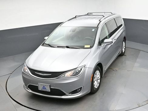 Used 2018 Chrysler Pacifica Touring-L w/ Advanced Safetytec Group FWD image 19
