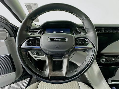 Used 2022 Jeep Grand Cherokee Overland w/ Advanced Protech Group III image 37