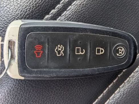 Used 2019 Ford Escape SEL AWD/4WD image 32