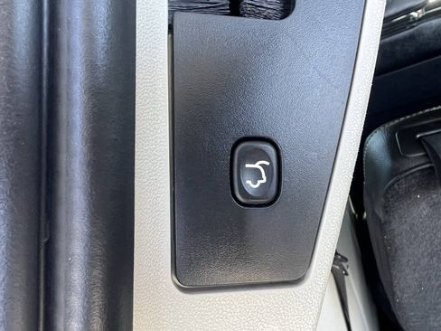 Used 2019 Dodge Grand Caravan SXT FWD image 29