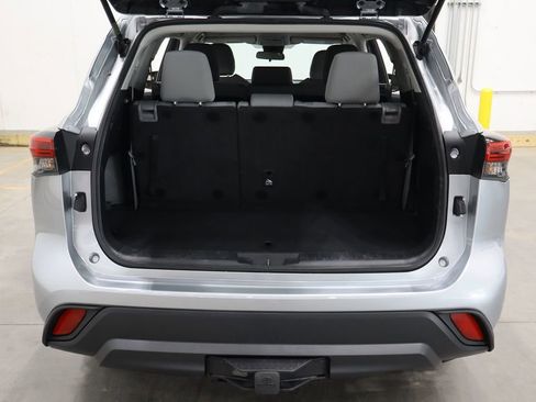 Used 2021 Toyota Highlander L image 14