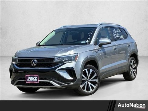 Used 2022 Volkswagen Taos SE FWD image 1