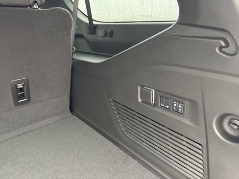 New 2026 Chevrolet Suburban High Country image 7