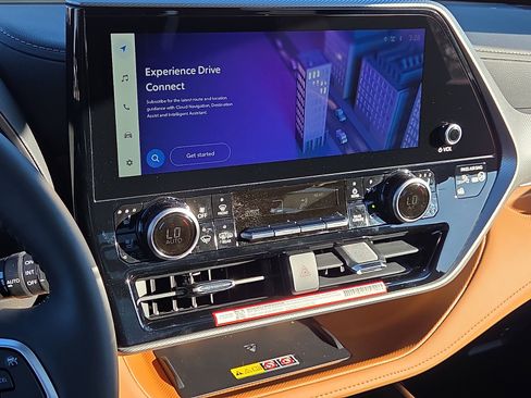 New 2026 Toyota Highlander Platinum image 11