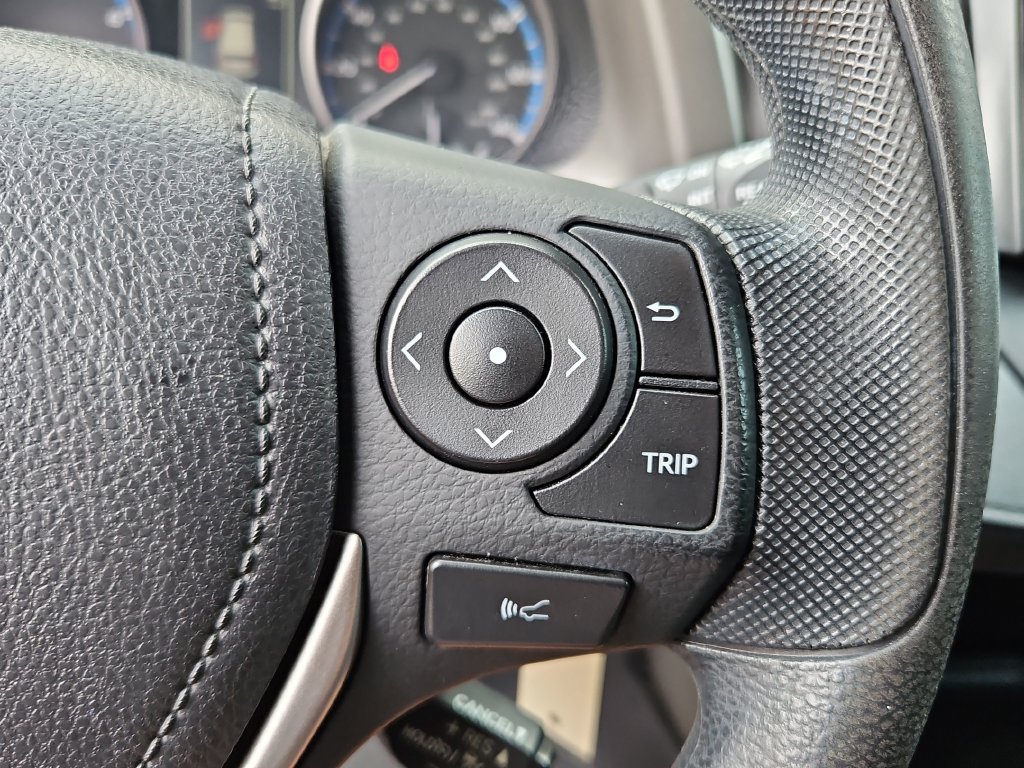 Used 2017 Toyota RAV4 LE FWD image 11