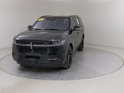 Used 2025 Lincoln Navigator Reserve w/ Jet Appearance Package AWD/4WD image 10