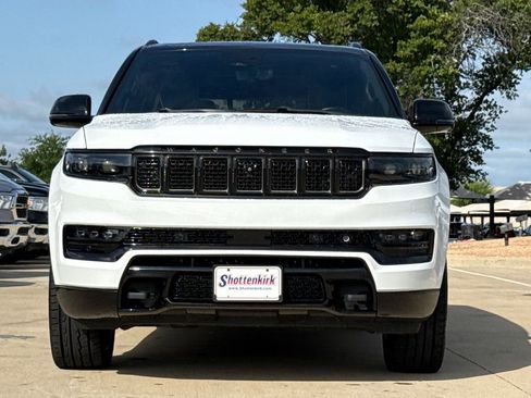 Used 2023 Jeep Grand Wagoneer Series III w/ Quick Order Packagew 28T AWD/4WD image 2