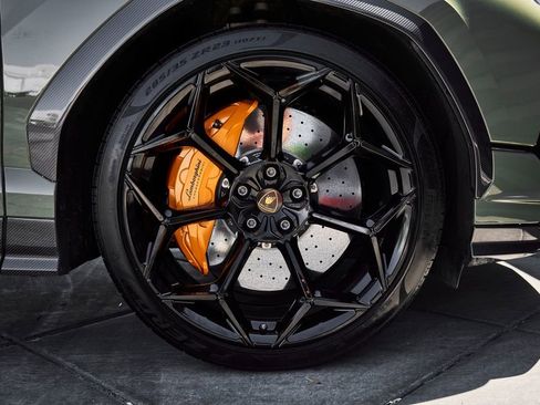 Used 2023 Lamborghini Urus Performante AWD/4WD image 29