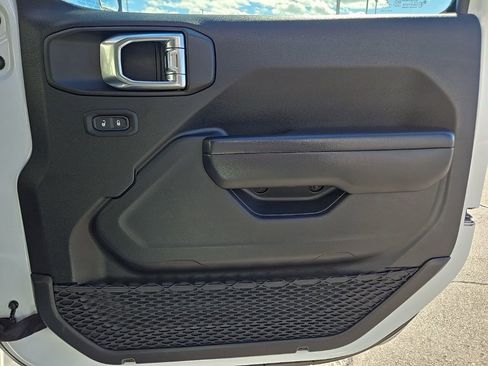 Used 2021 Jeep Wrangler Sport S image 38