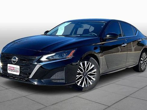 Certified 2023 Nissan Altima 2.5 SV image 1