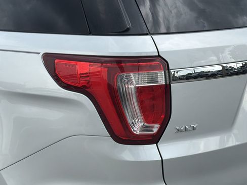 Used 2019 Ford Explorer XLT FWD image 7
