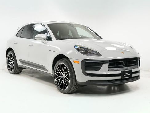 Certified 2026 Porsche Macan AWD/4WD image 8