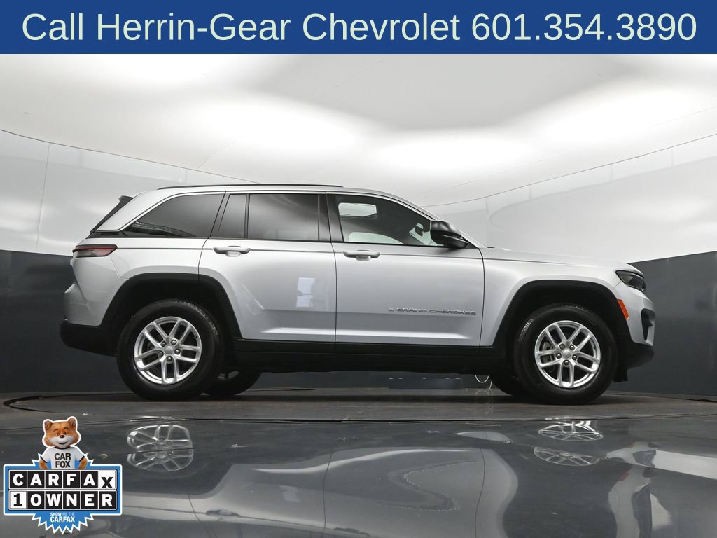 Used 2025 Jeep Grand Cherokee Laredo X w/ Luxury Tech Group I RWD image 43