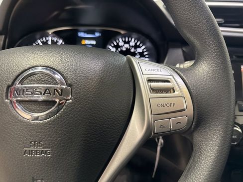 Used 2016 Nissan Rogue S AWD/4WD image 10
