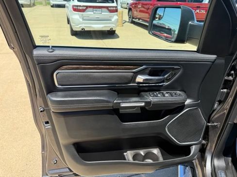 Used 2019 RAM 1500 Laramie AWD/4WD image 8