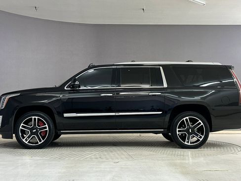 Used 2018 Cadillac Escalade ESV Premium Luxury AWD/4WD image 2
