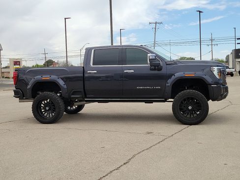 Used 2024 GMC Sierra 2500 Denali Ultimate AWD/4WD image 5
