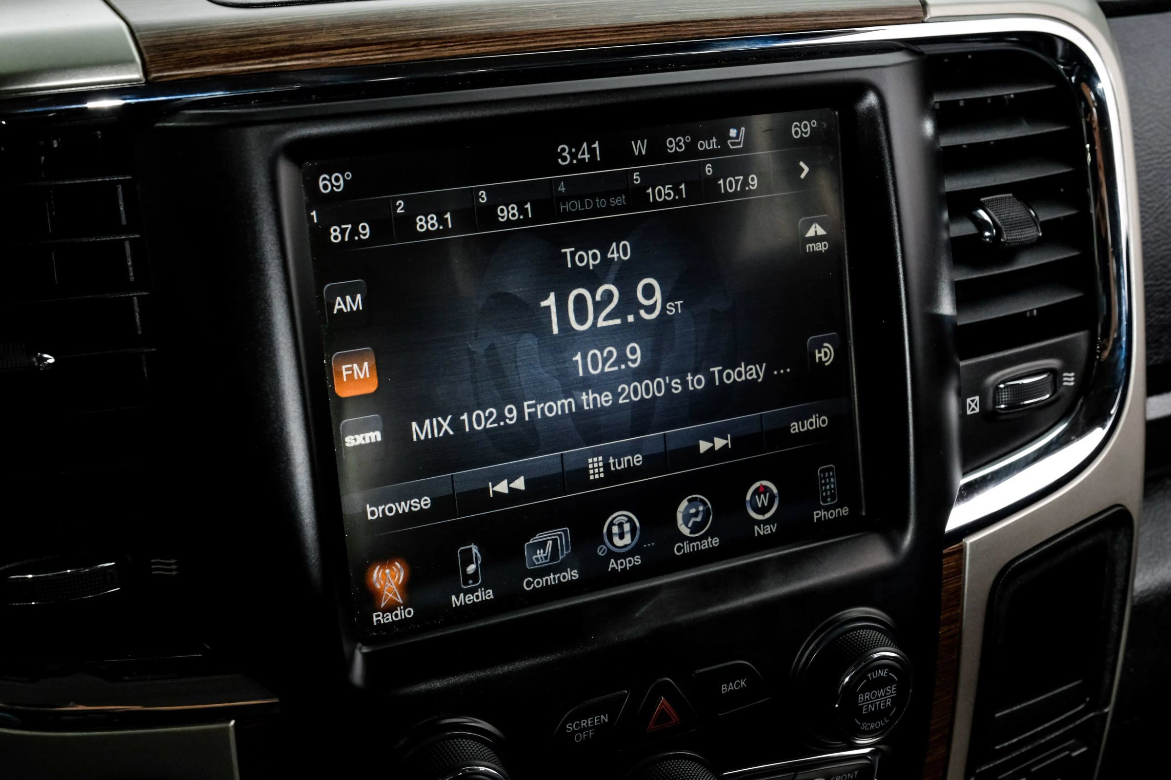 Used 2015 RAM 1500 Laramie w/ Convenience Group AWD/4WD image 38