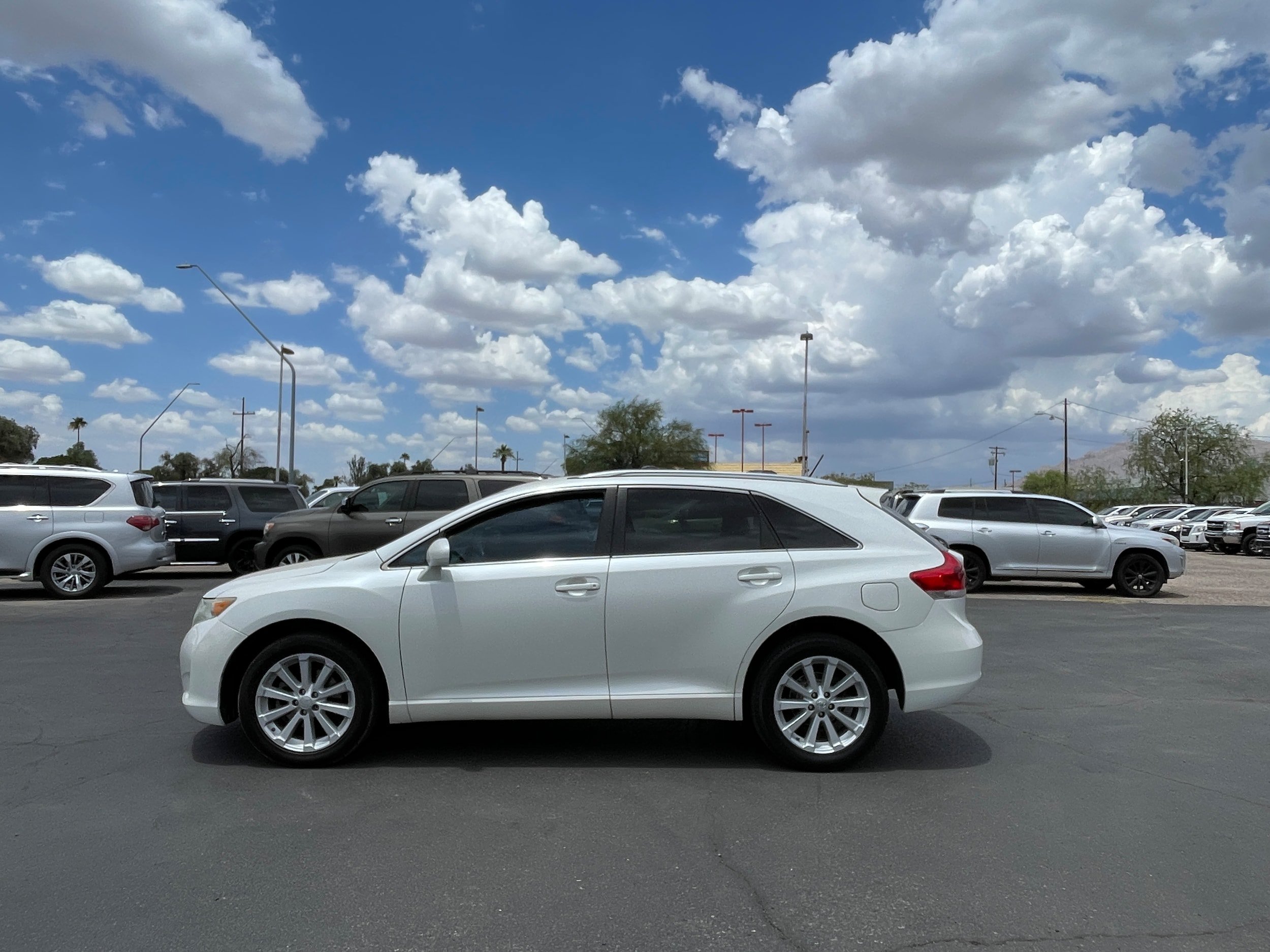 Used 2011 Toyota Venza FWD image 2