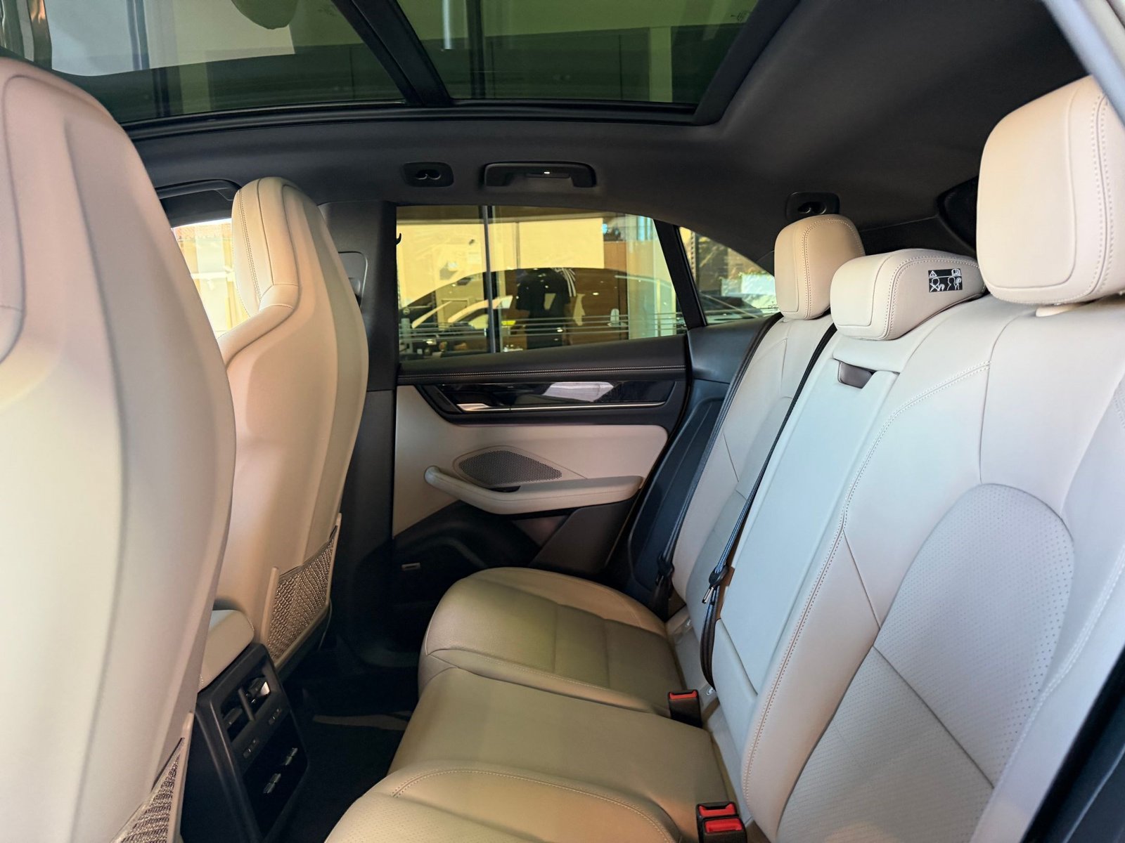 Certified 2024 Porsche Macan 4 Electric w/ Premium Package AWD/4WD image 17