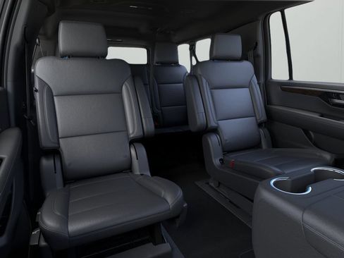 Certified 2025 Chevrolet Suburban LT w/ Comfort Package RWD image 17
