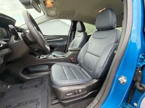 Used 2023 Chevrolet Bolt EUV LT w/ Convenience Package FWD image 13