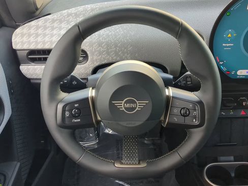 Used 2025 MINI Cooper 2-Door Hardtop image 24