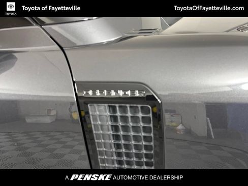 Used 2025 Land Rover Defender 130 X-Dynamic SE AWD/4WD image 3