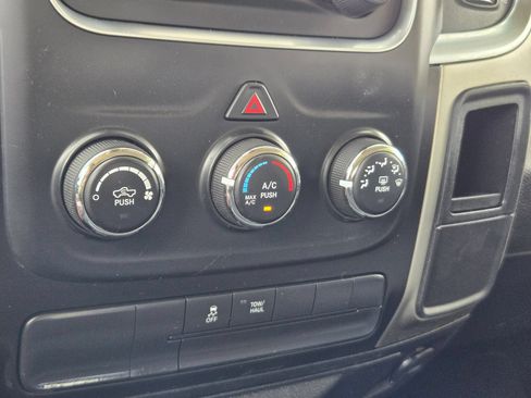 Used 2019 RAM 1500 Classic SLT RWD image 17