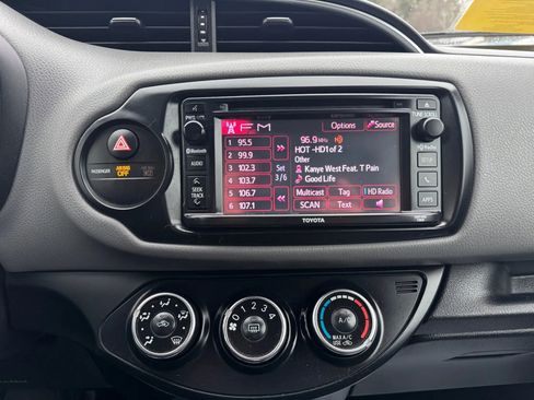 Used 2015 Toyota Yaris L image 19