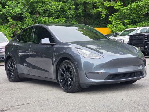 Used 2022 Tesla Model Y Long Range AWD/4WD image 9