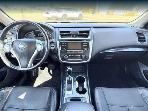 Used 2017 Nissan Altima 2.5 SL w/ Moonroof Package FWD image 3