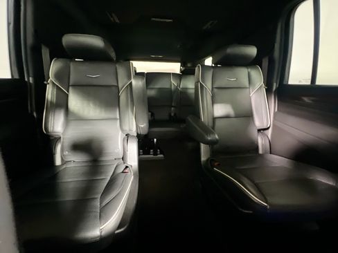 Used 2023 Cadillac Escalade ESV Premium Luxury AWD/4WD image 33