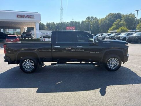 Used 2022 Chevrolet Silverado 2500 High Country w/ Z71 Off-Road Package AWD/4WD image 5