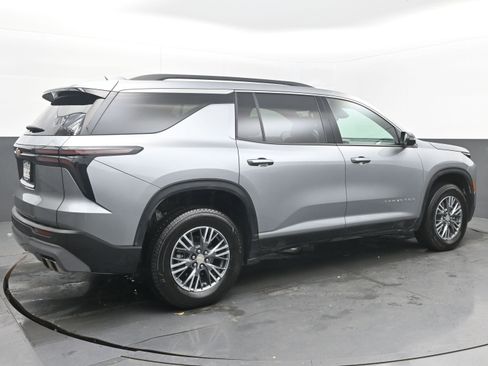 Certified 2025 Chevrolet Traverse LT image 9