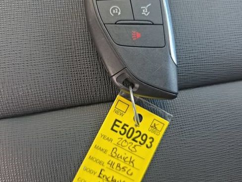 Used 2025 Buick Enclave Preferred AWD/4WD image 28