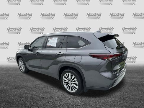Used 2024 Toyota Highlander Platinum FWD image 8