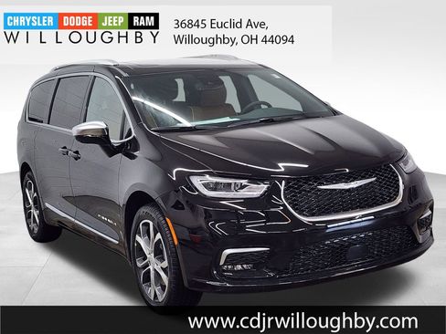 New 2026 Chrysler Pacifica Pinnacle image 3